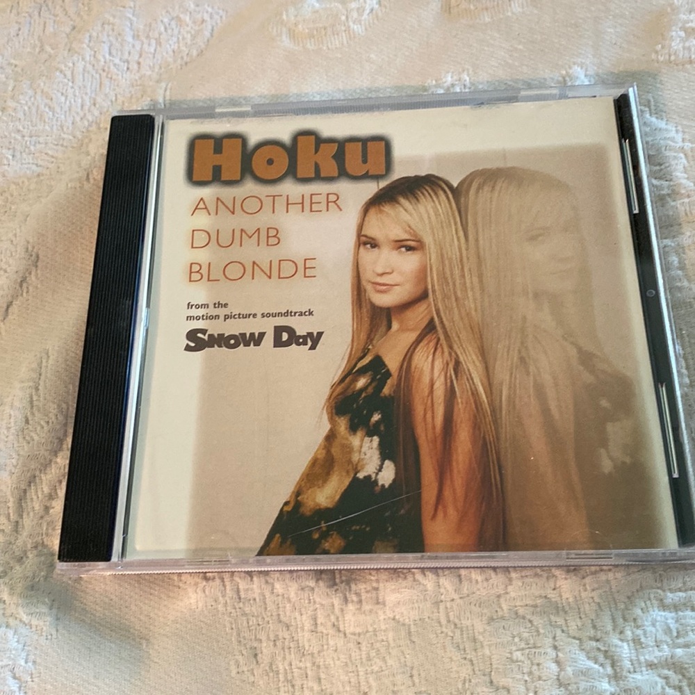 Hoku. Another Dumb Blonde 🎶